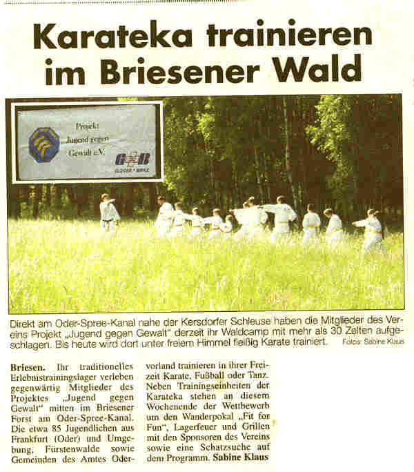 MOZ - Karateka trainieren im Briesener-Wald